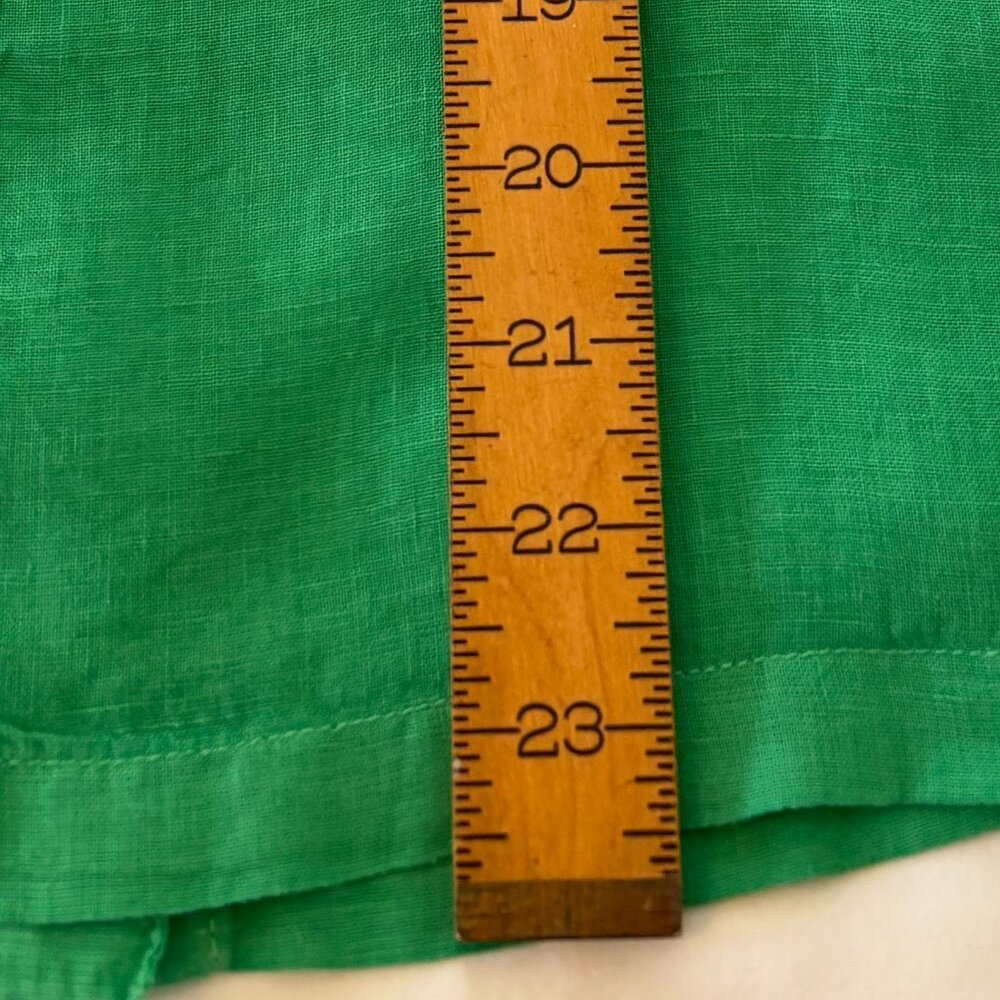 Button-Back, Short-Sleeved Green Linen Blouse by C & C California, Size Medium - Picture 9 of 9
